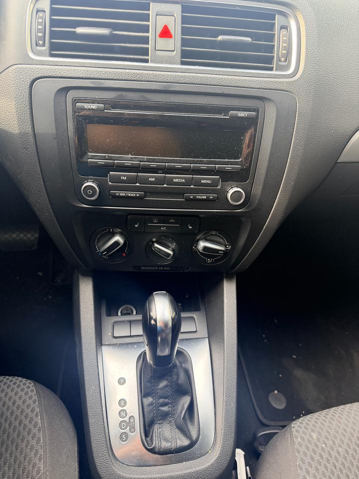 2013 Volkswagen Jetta 4dr 2.0L Auto Comfortline Photo