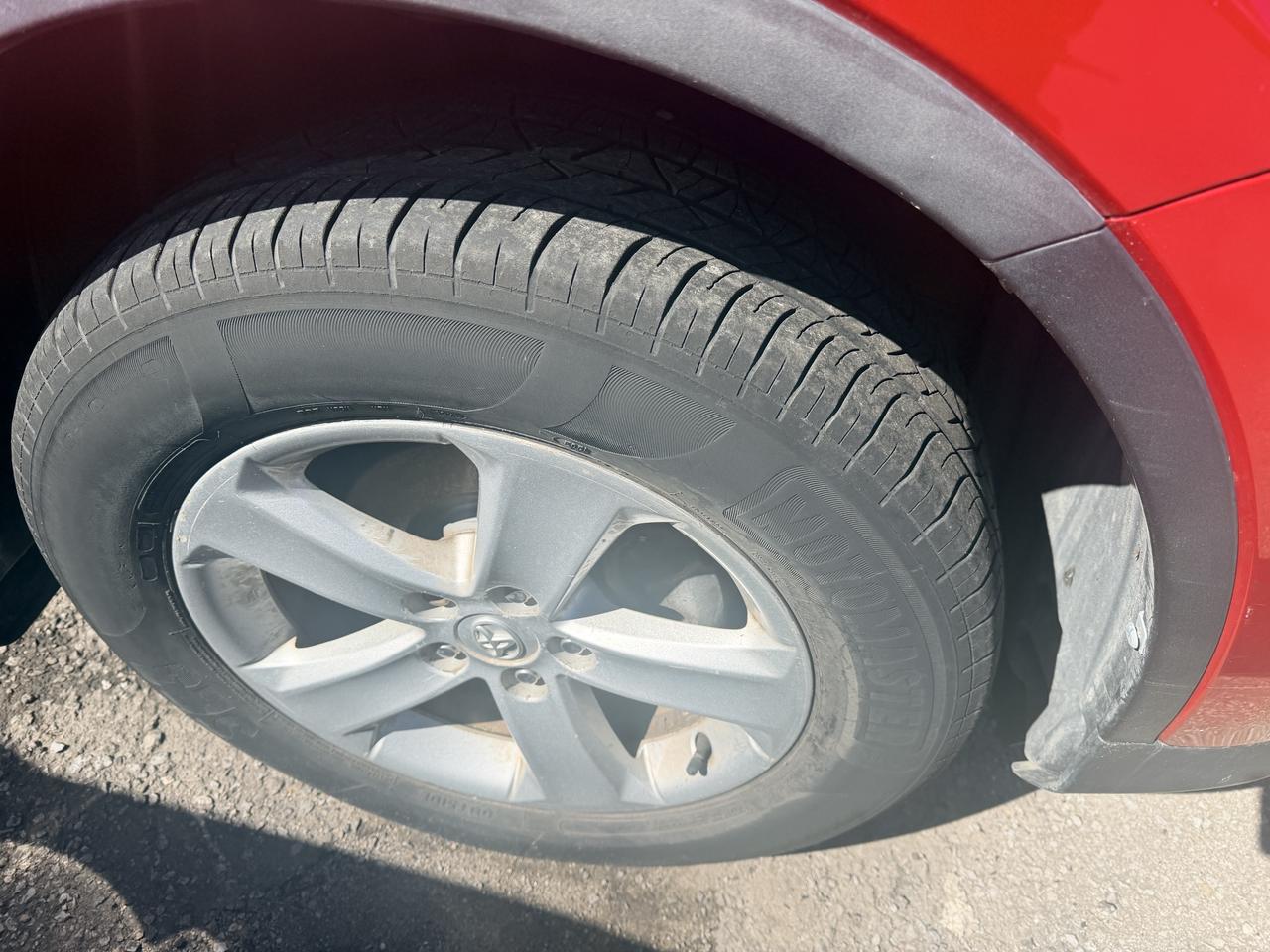 2013 Toyota RAV4 FWD 4dr XLE Photo3
