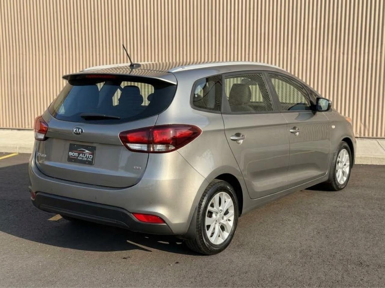2017 Kia Rondo LX w/3rd Row Photo