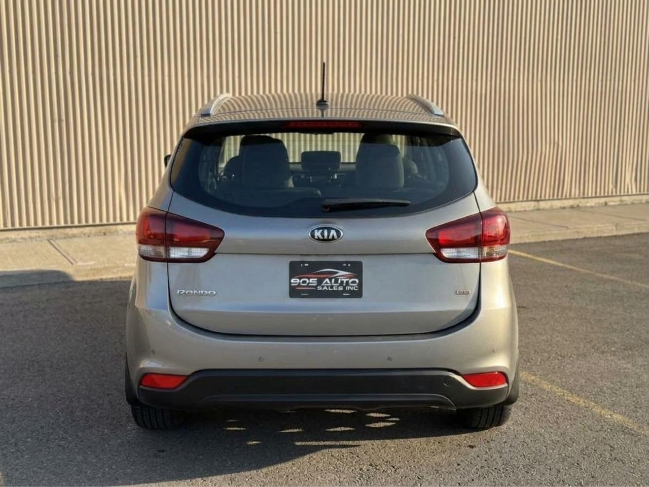 2017 Kia Rondo LX w/3rd Row Photo