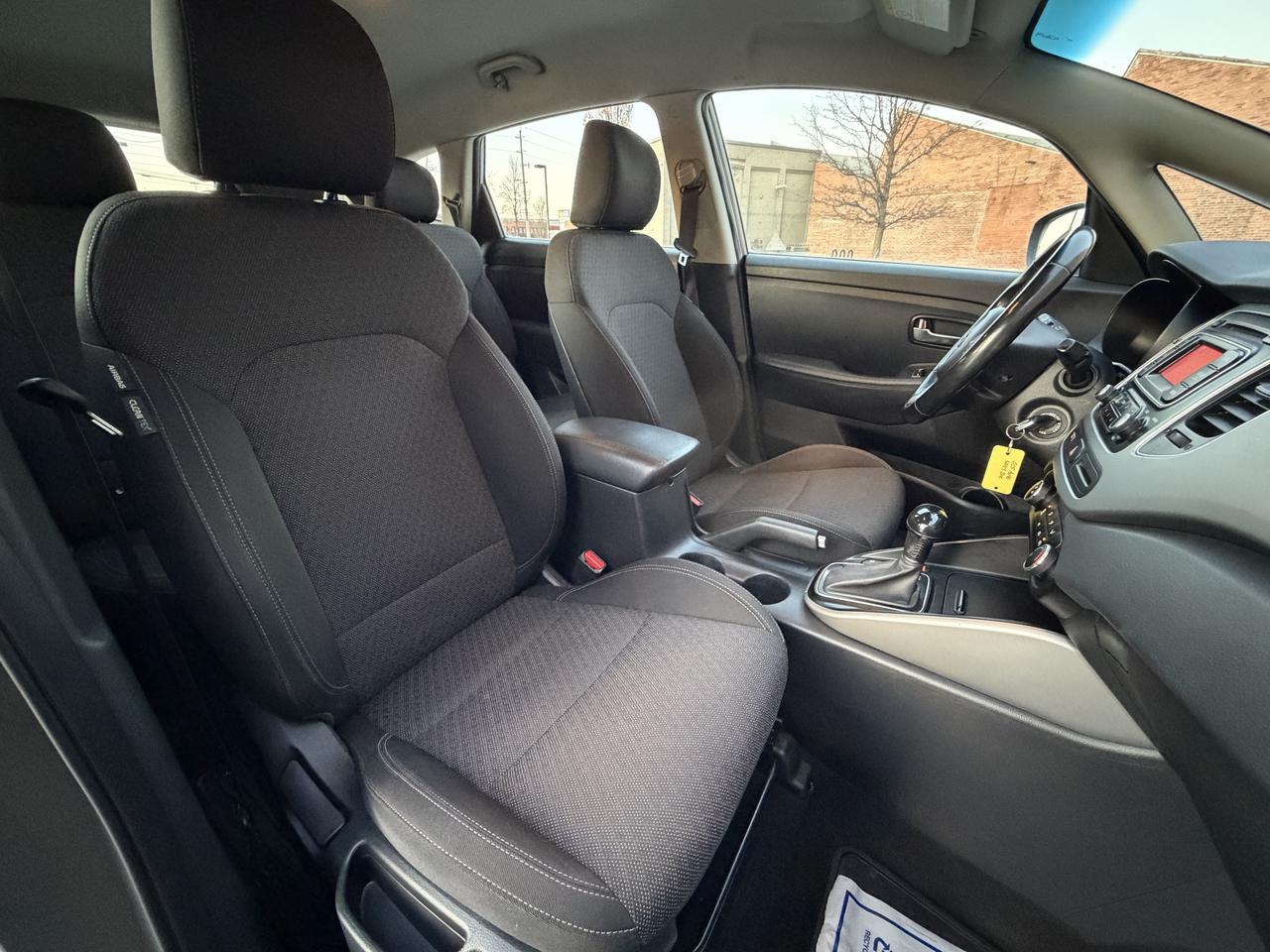 2017 Kia Rondo LX w/3rd Row Photo