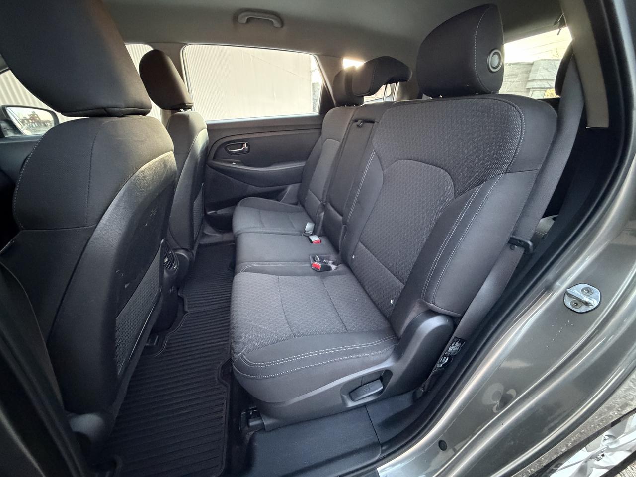 2017 Kia Rondo LX w/3rd Row Photo