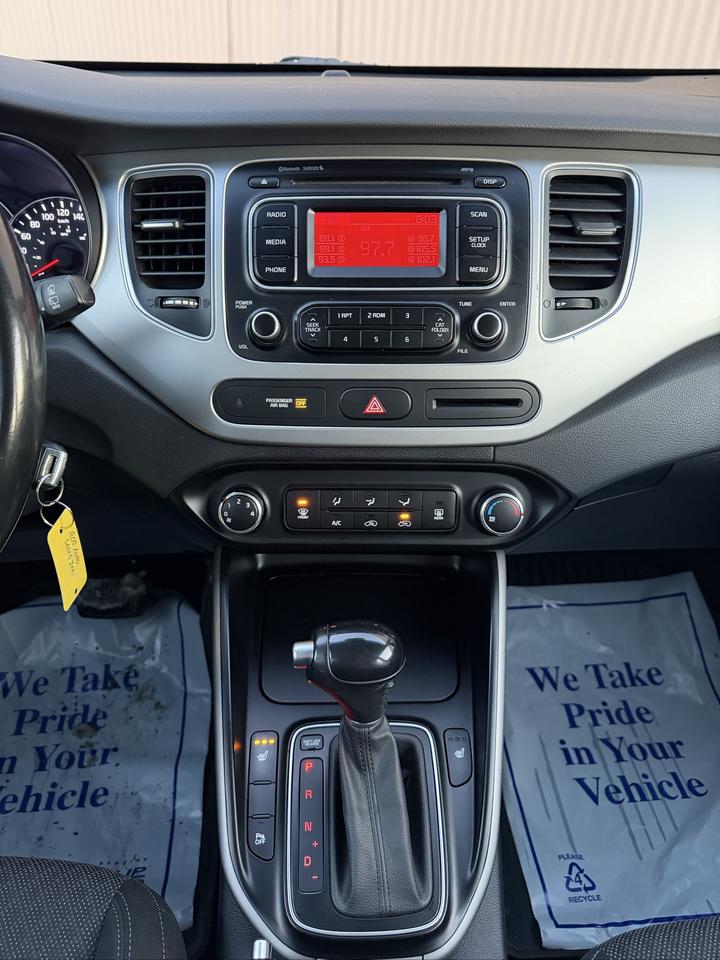 2017 Kia Rondo LX w/3rd Row Photo
