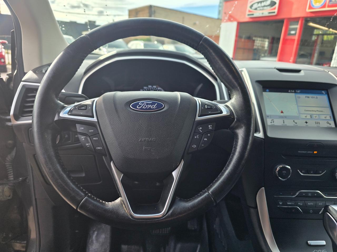 2017 Ford Edge SEL Photo