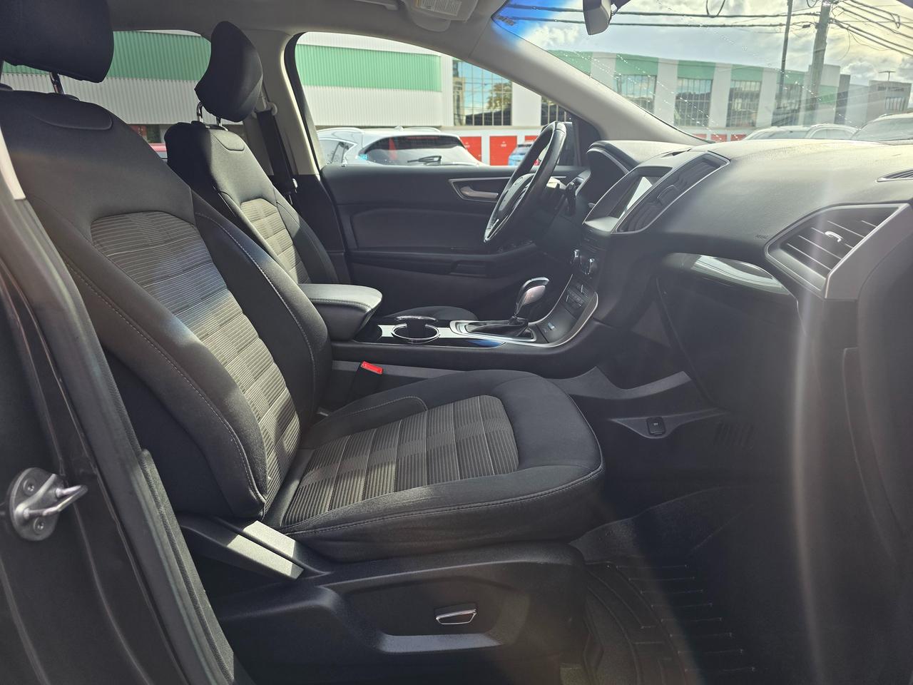 2017 Ford Edge SEL Photo