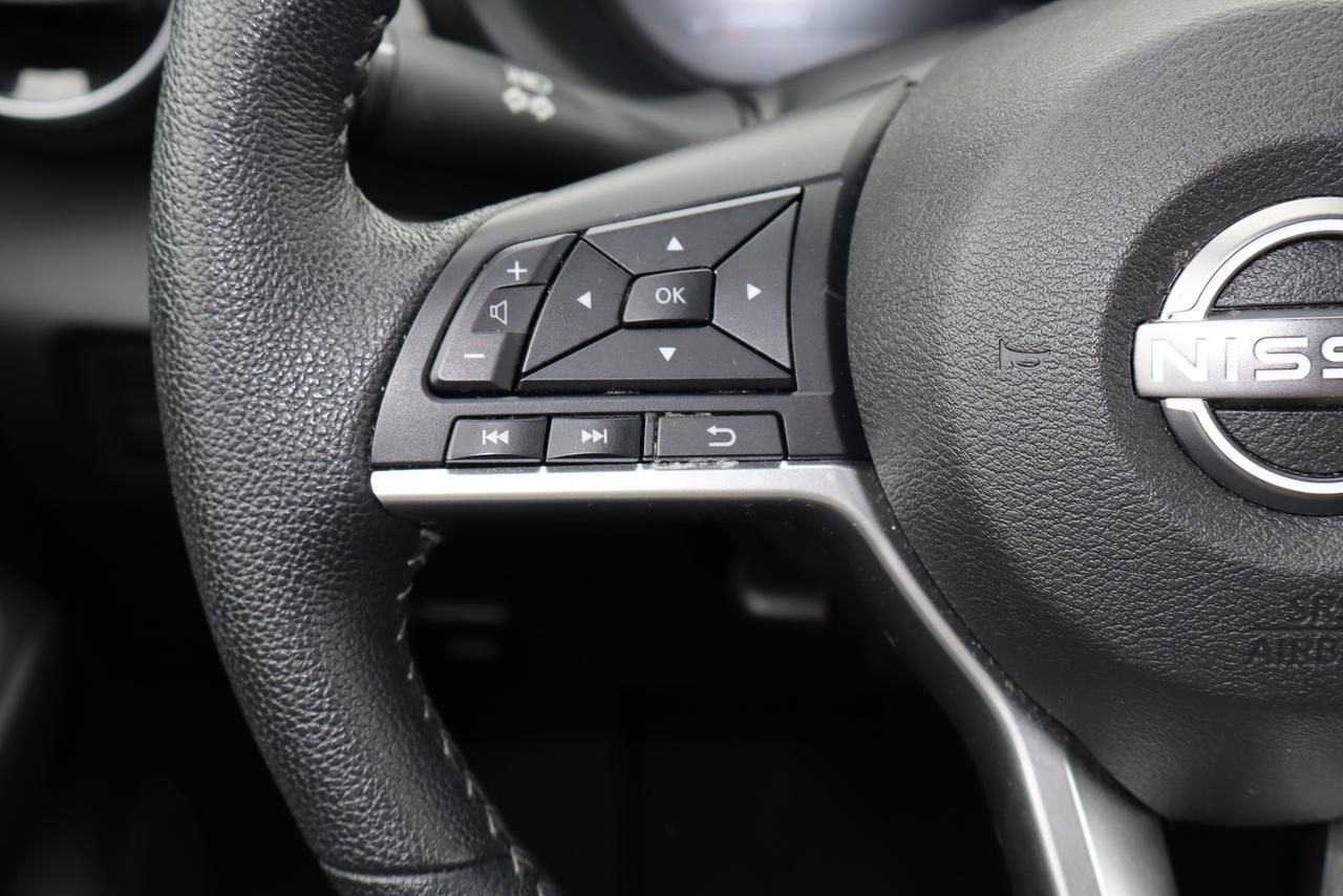 2025 Nissan Kicks SV FWD Photo