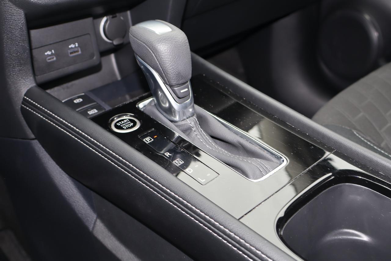 2025 Nissan Kicks SV FWD Photo