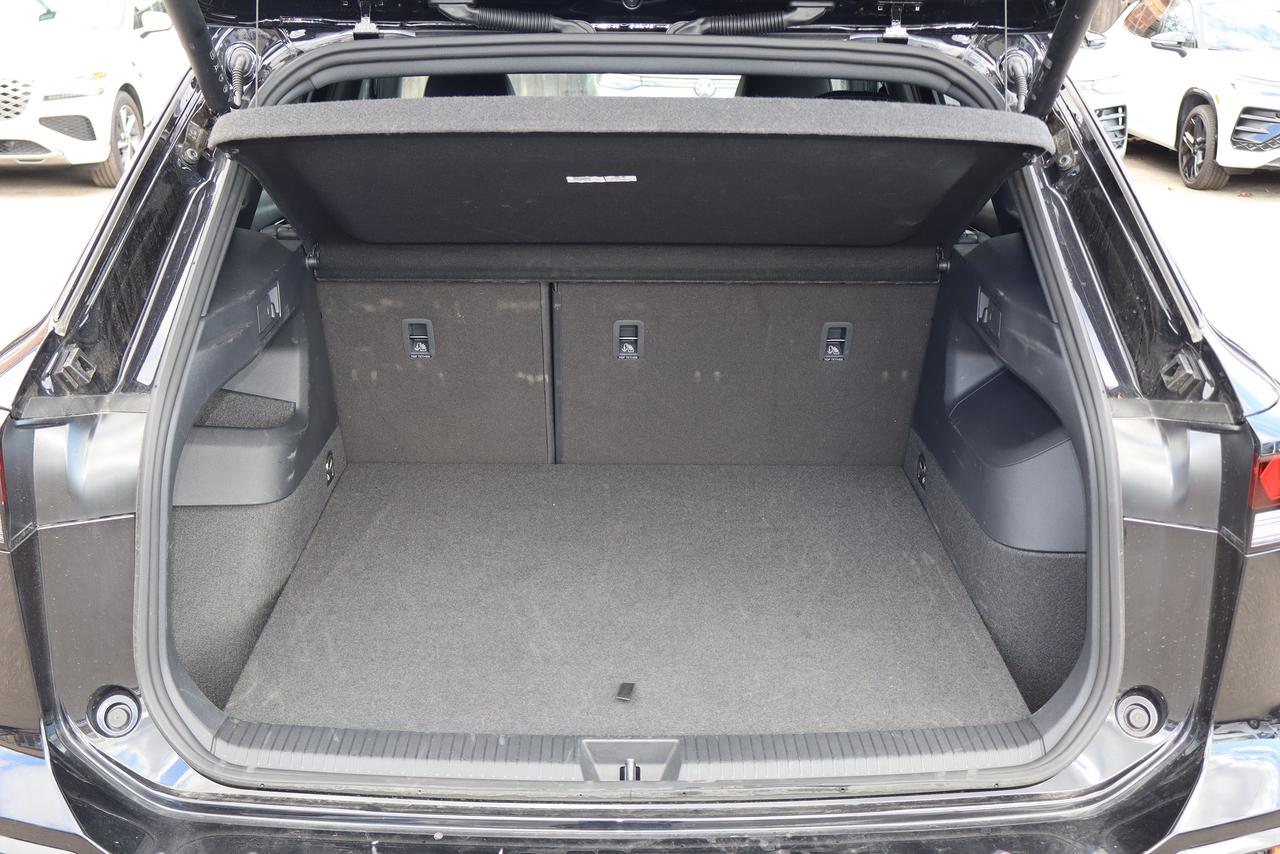 2026 Volkswagen Tiguan Comfortline R-Line Black Edition 4MOTION Photo