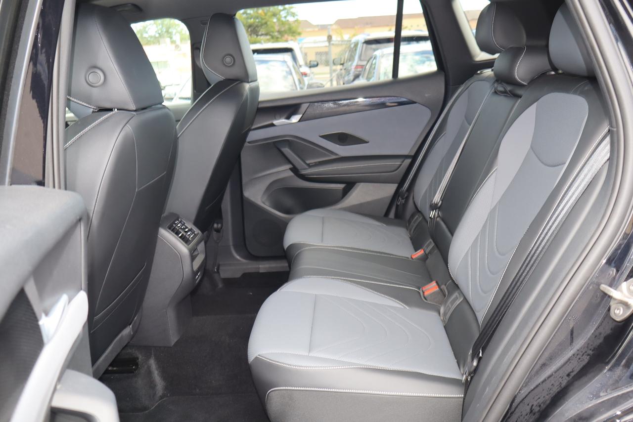 2026 Volkswagen Tiguan Comfortline R-Line Black Edition 4MOTION Photo