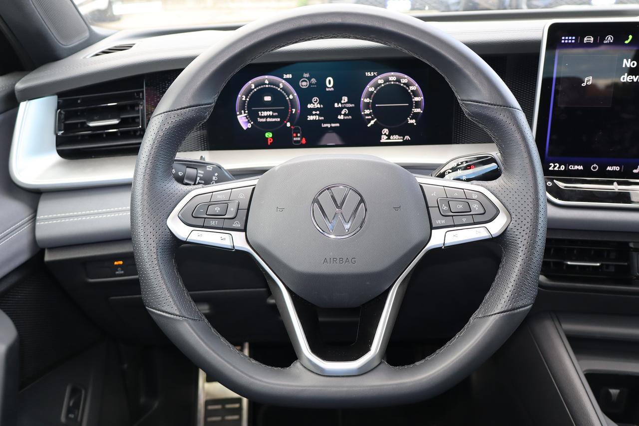 2026 Volkswagen Tiguan Comfortline R-Line Black Edition 4MOTION Photo