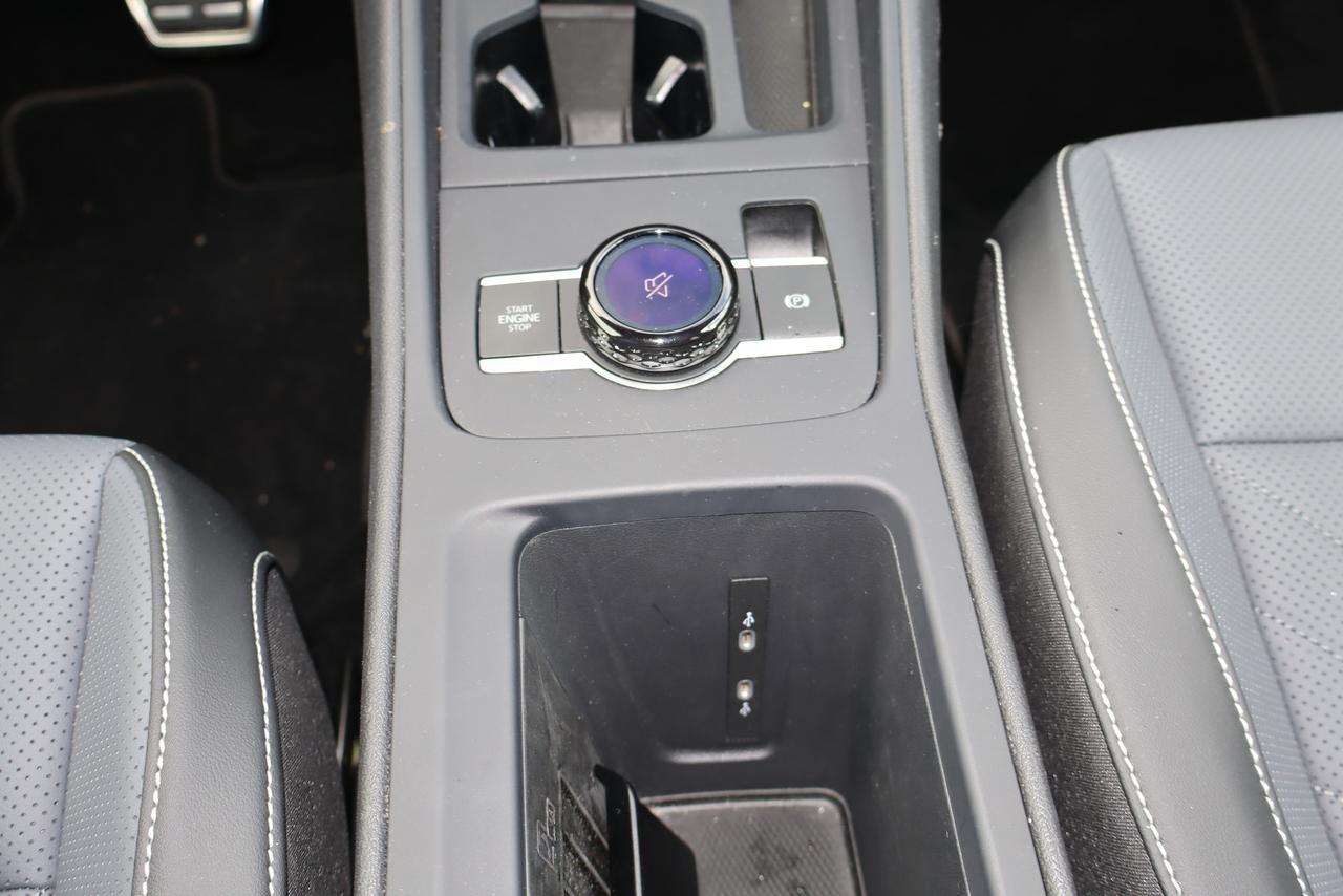 2026 Volkswagen Tiguan Comfortline R-Line Black Edition 4MOTION Photo