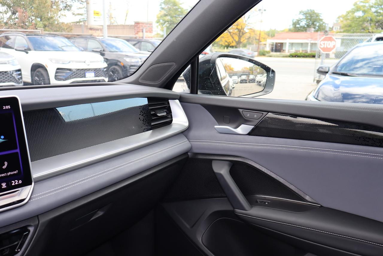 2026 Volkswagen Tiguan Comfortline R-Line Black Edition 4MOTION Photo