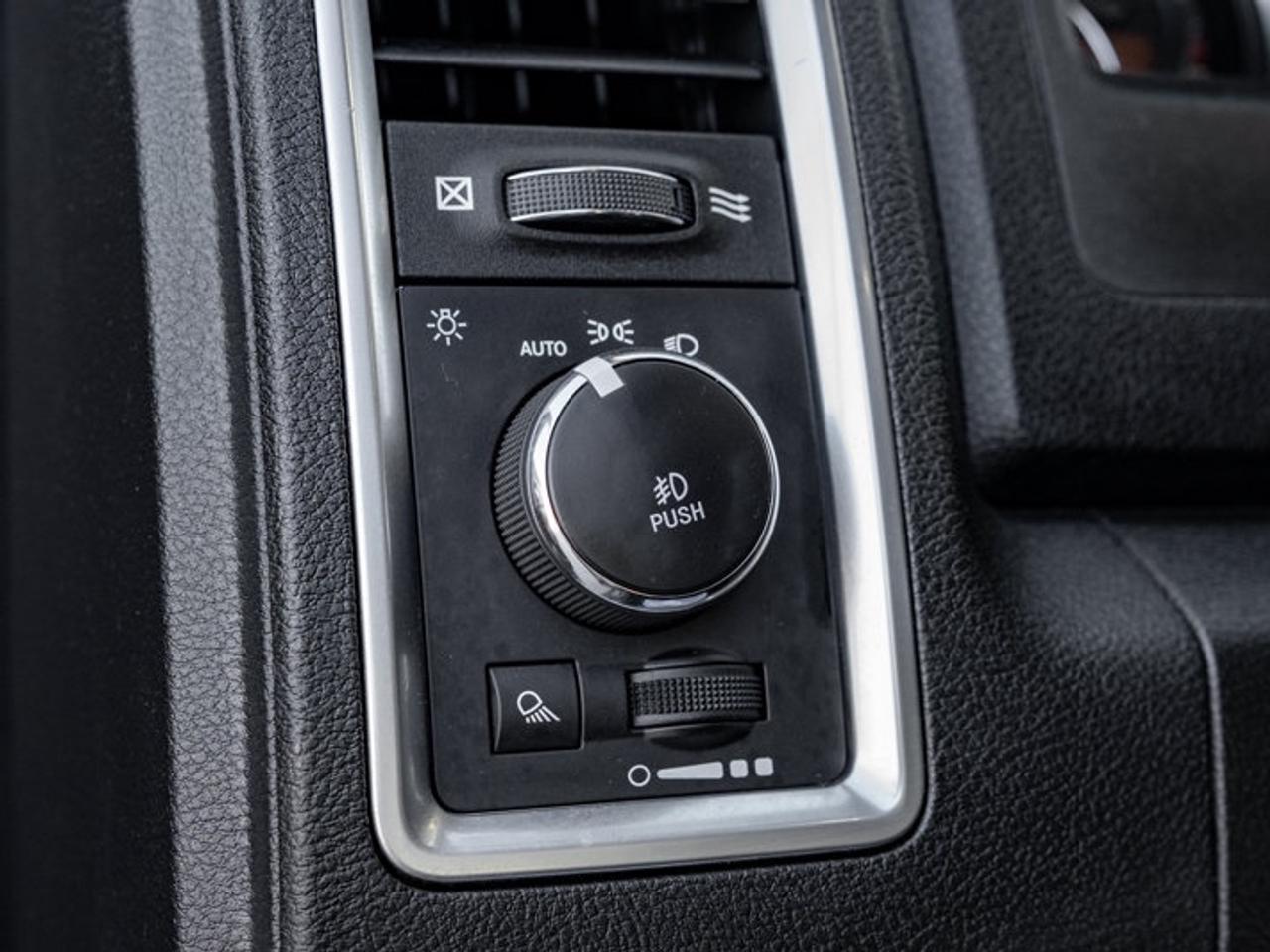 2021 RAM 1500 Classic WARLOCK Photo