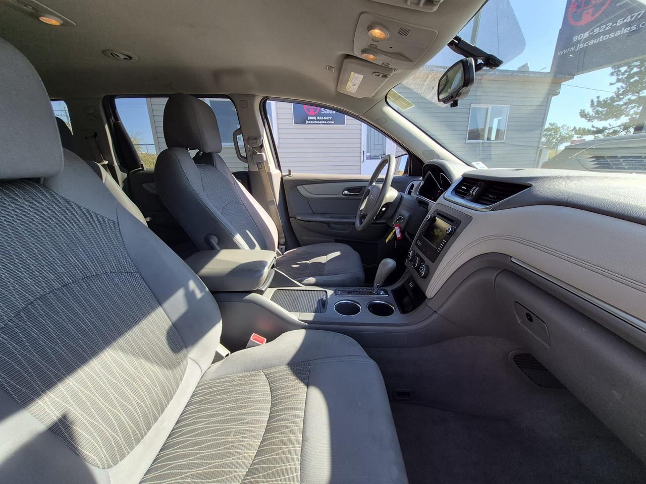 2017 Chevrolet Traverse AWD 4dr LS Photo