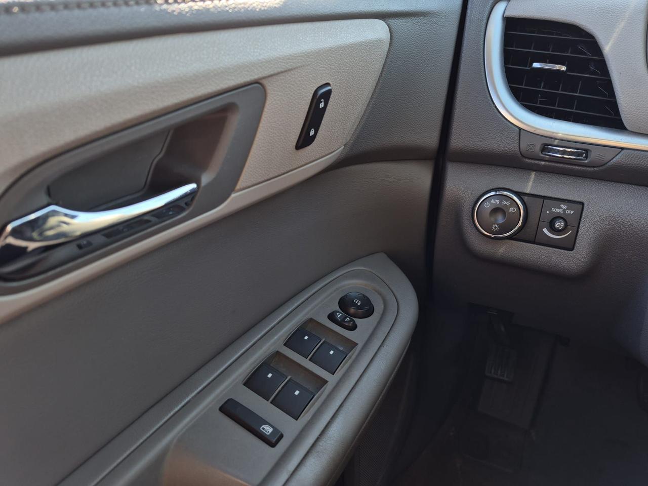 2017 Chevrolet Traverse AWD 4dr LS Photo