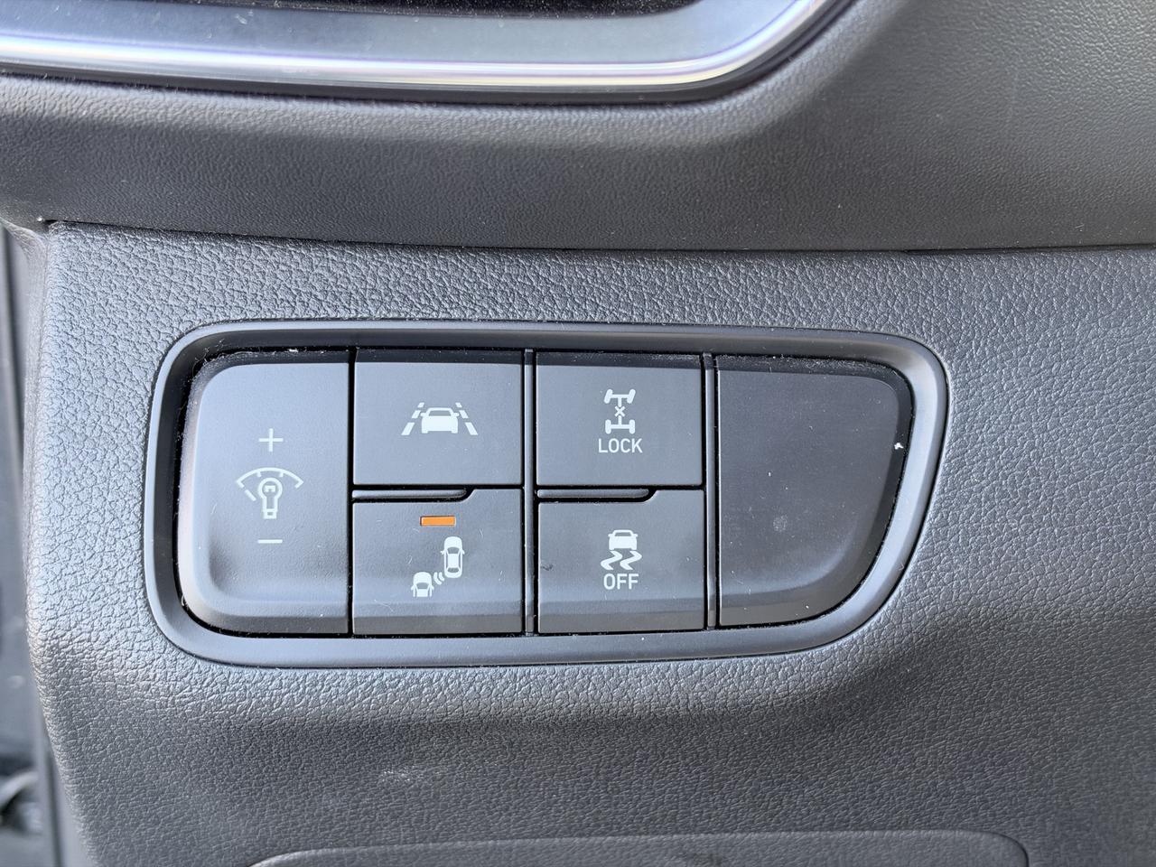 2020 Hyundai Santa Fe 2.4L Preferred AWD Photo