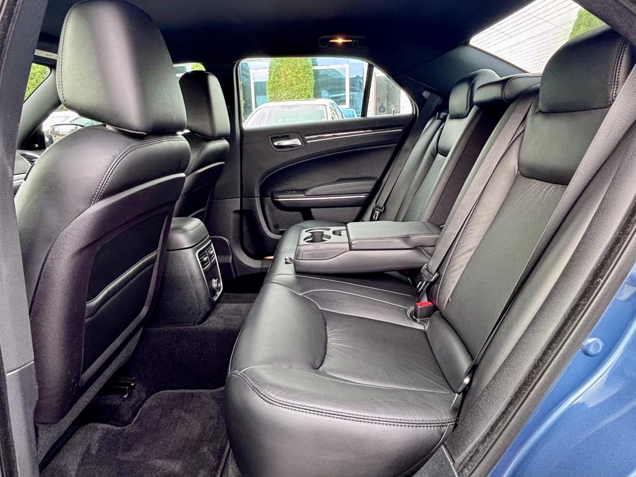 2011 Chrysler 300 FINANCING AVAILABLE Photo15