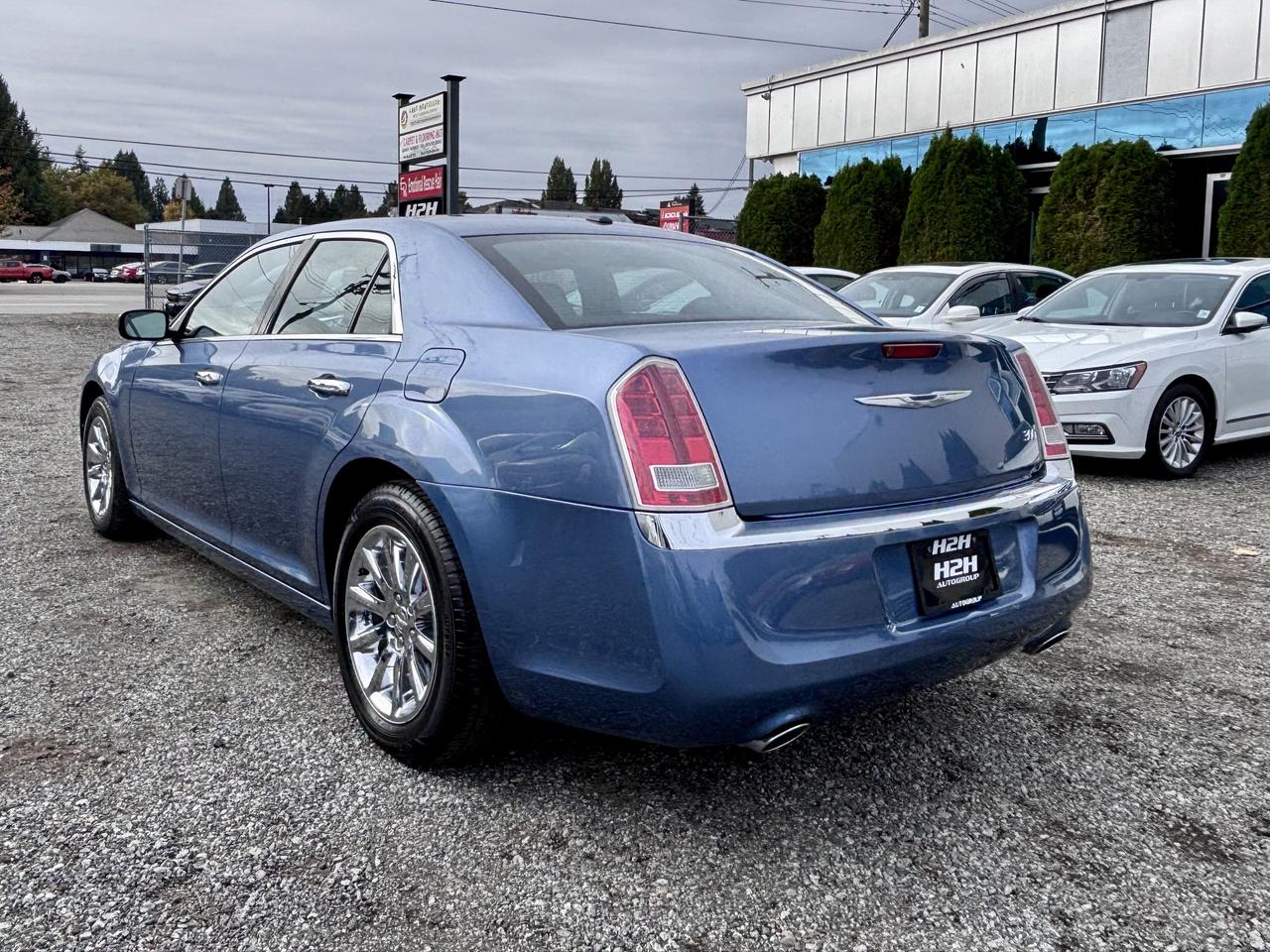 2011 Chrysler 300 FINANCING AVAILABLE Photo8