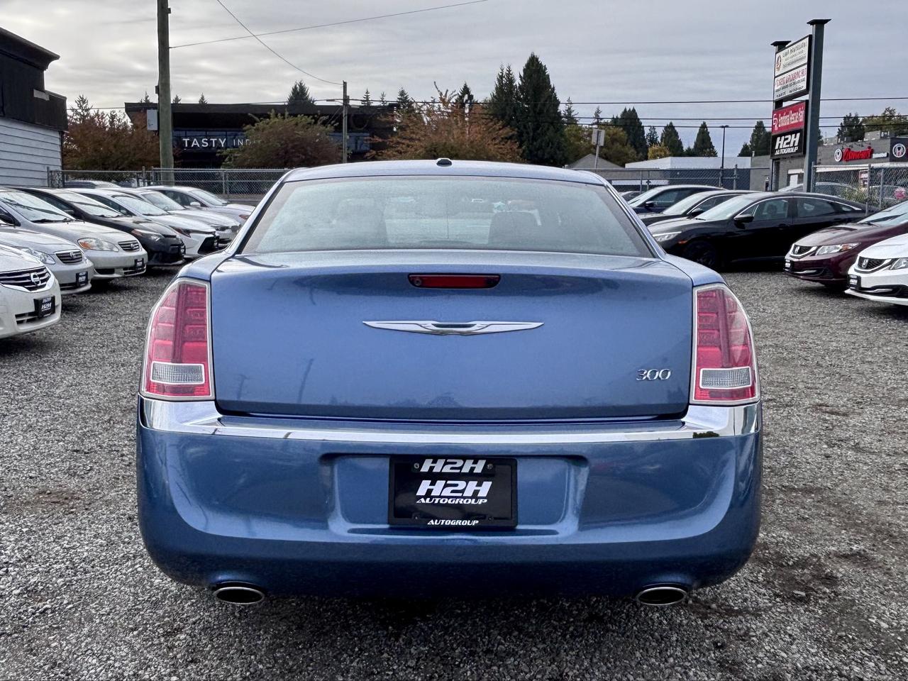 2011 Chrysler 300 FINANCING AVAILABLE Photo7