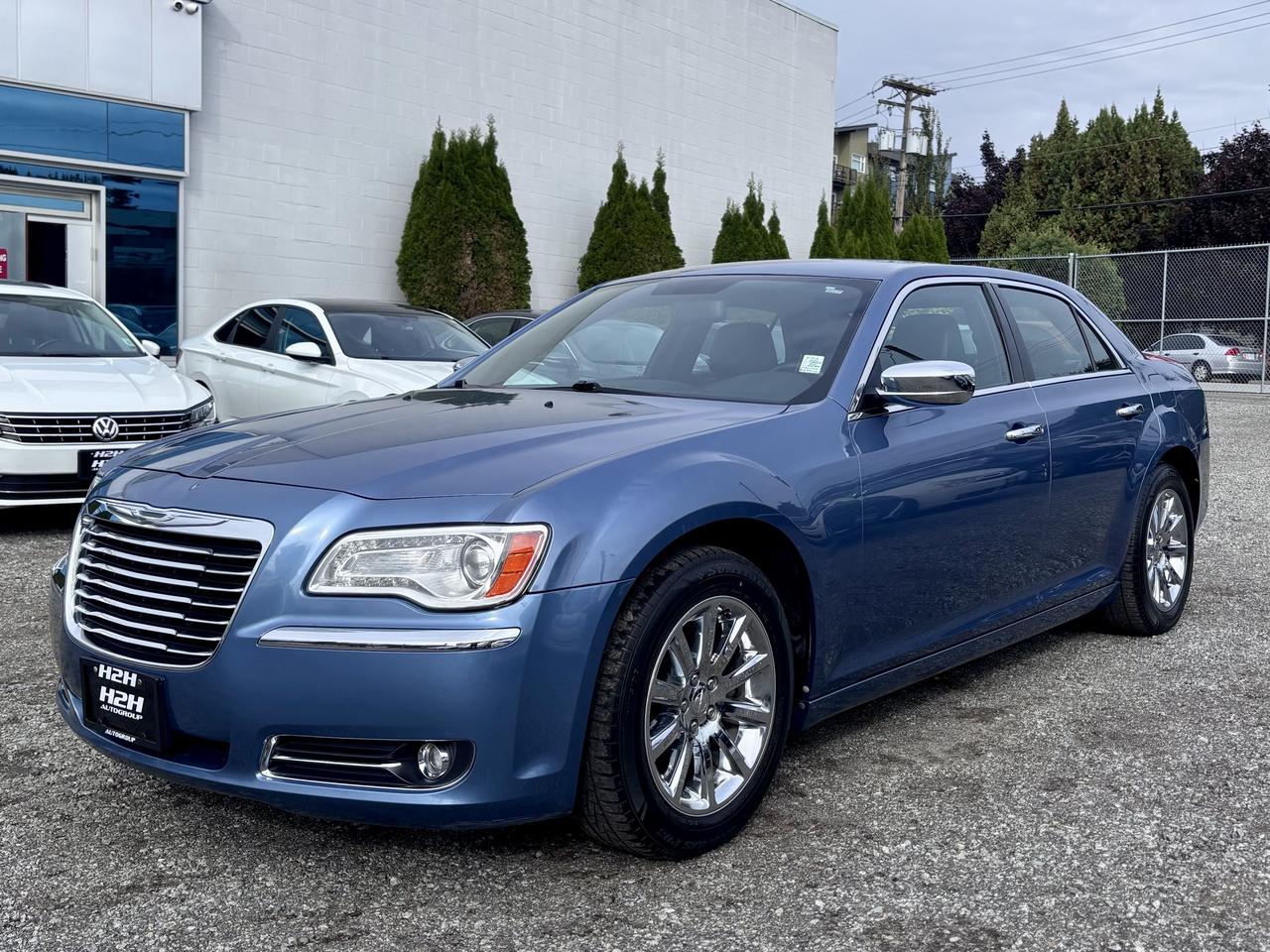 2011 Chrysler 300 FINANCING AVAILABLE Photo2