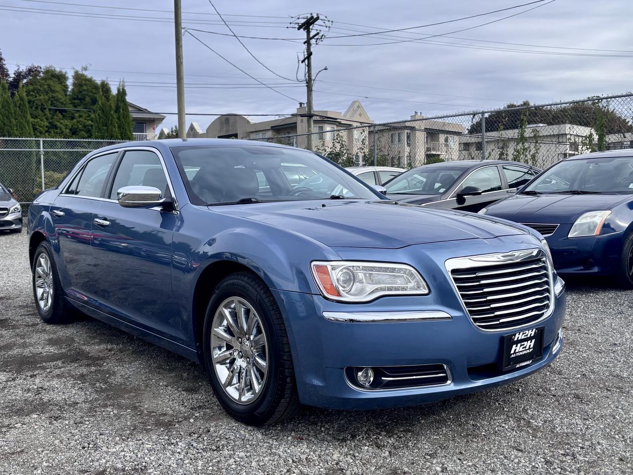2011 Chrysler 300 FINANCING AVAILABLE Photo4