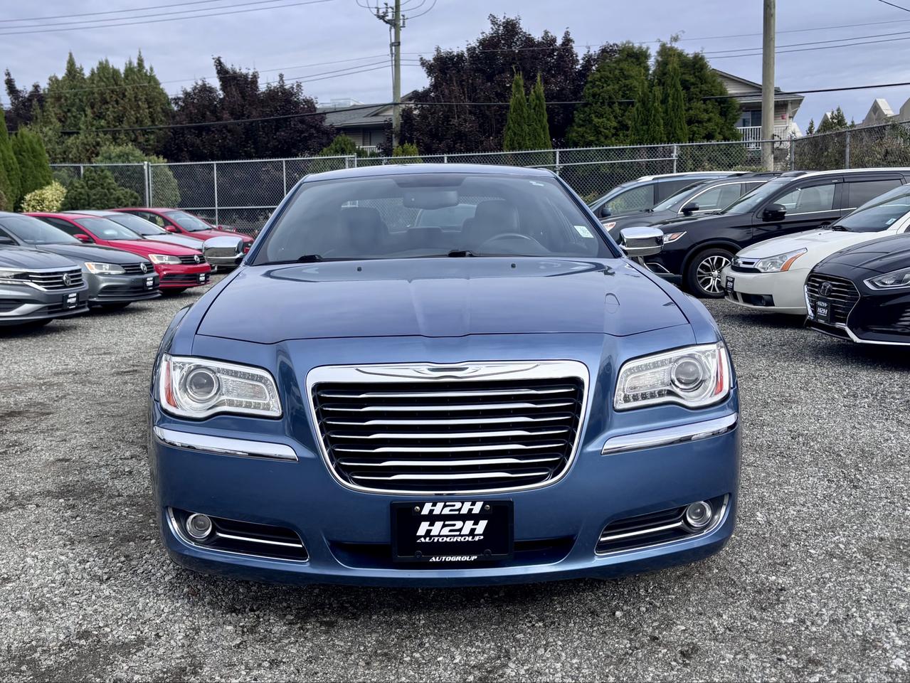 2011 Chrysler 300 FINANCING AVAILABLE Photo3