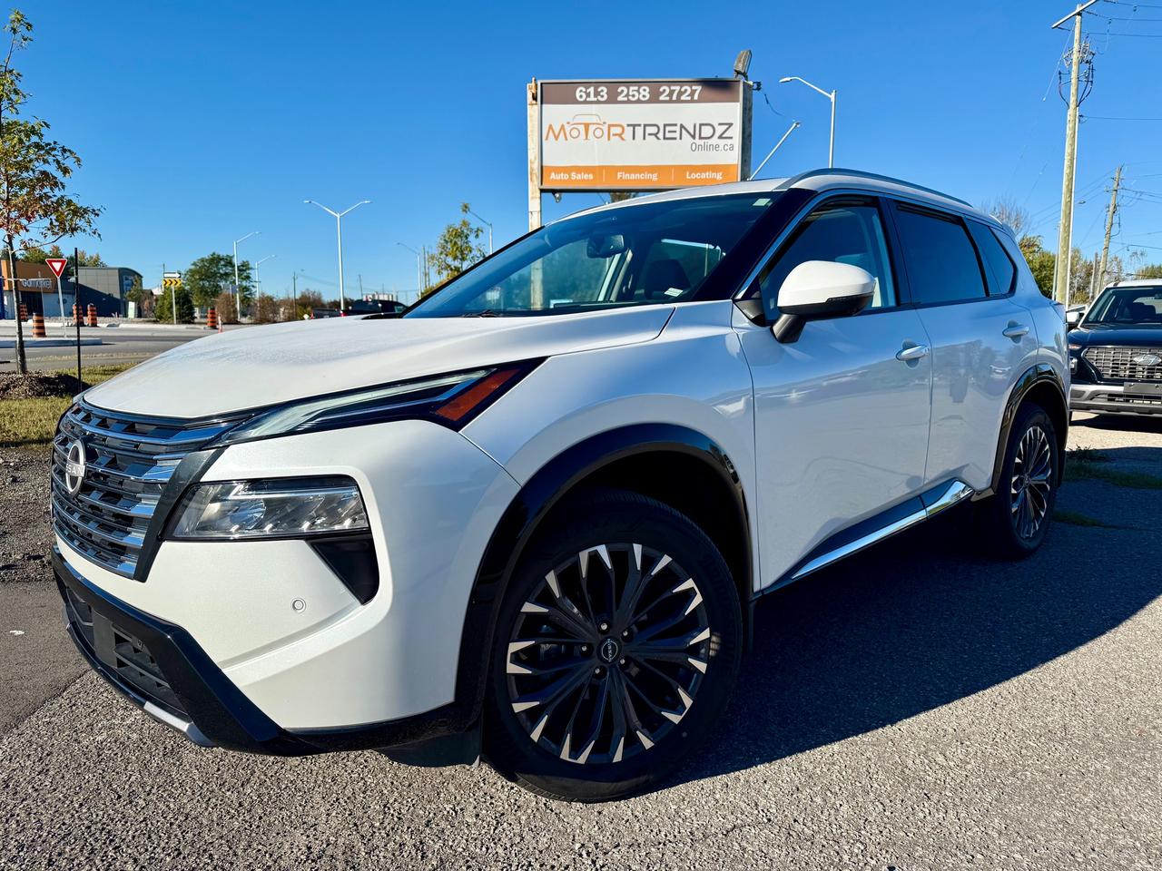 2025 Nissan Rogue Platinum Pano Roof! NAV! Leather! Photo0