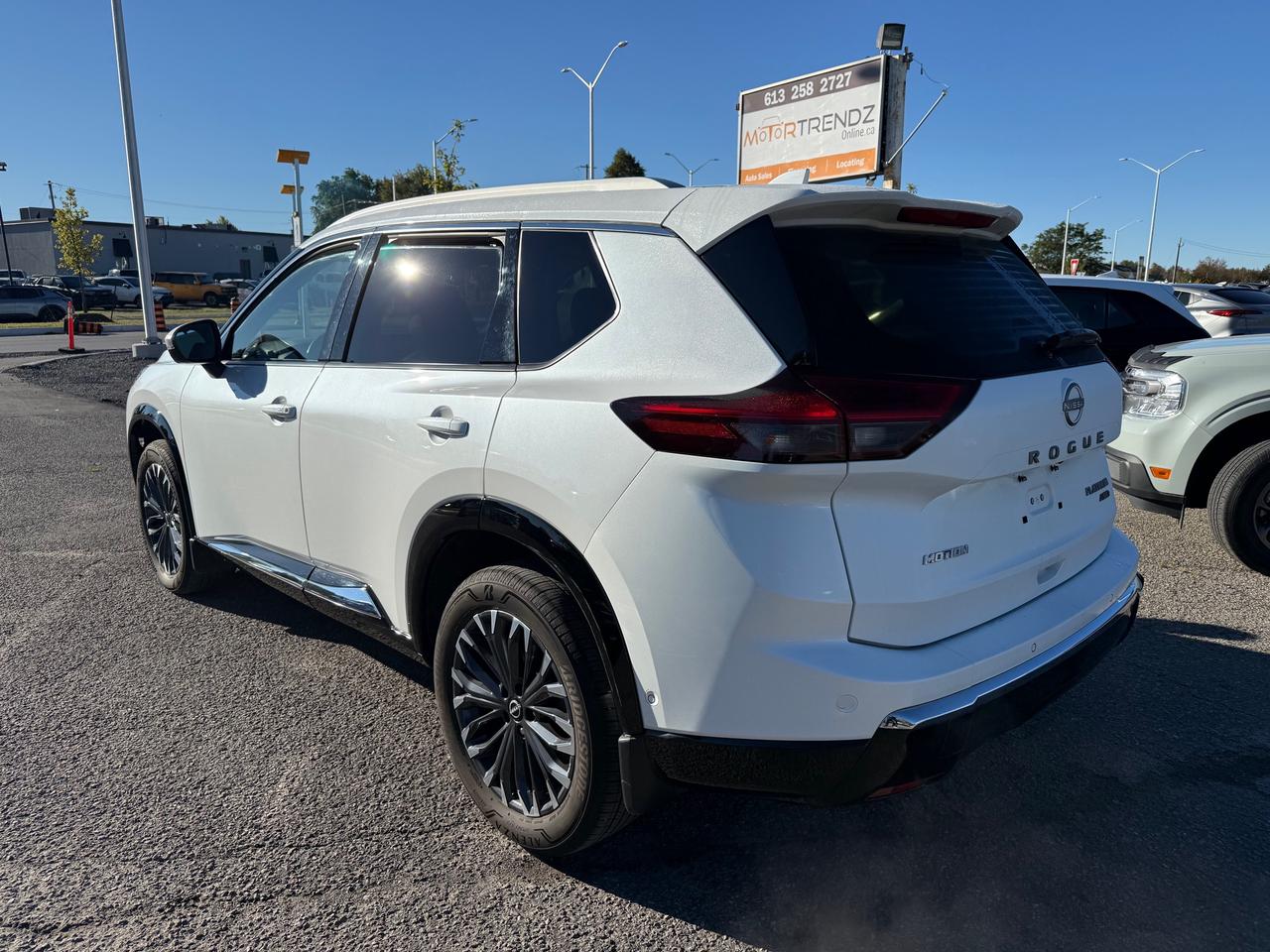 2025 Nissan Rogue Platinum Pano Roof! NAV! Leather! Photo