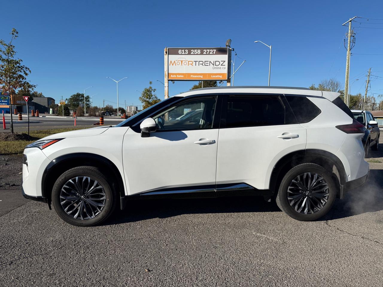 2025 Nissan Rogue Platinum Pano Roof! NAV! Leather! Photo1