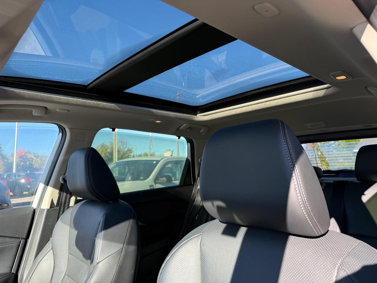 2025 Nissan Rogue Platinum Pano Roof! NAV! Leather! Photo