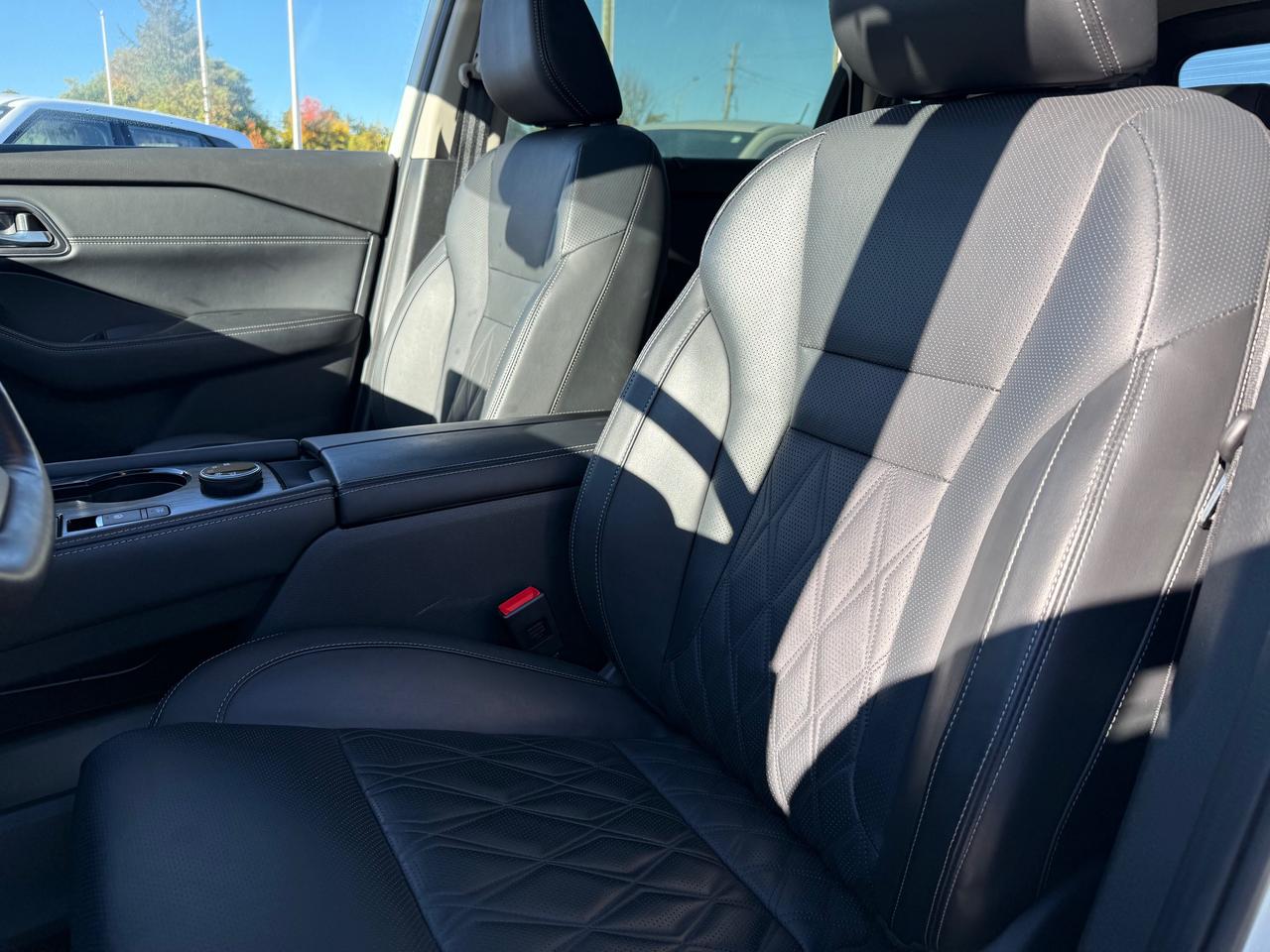 2025 Nissan Rogue Platinum Pano Roof! NAV! Leather! Photo