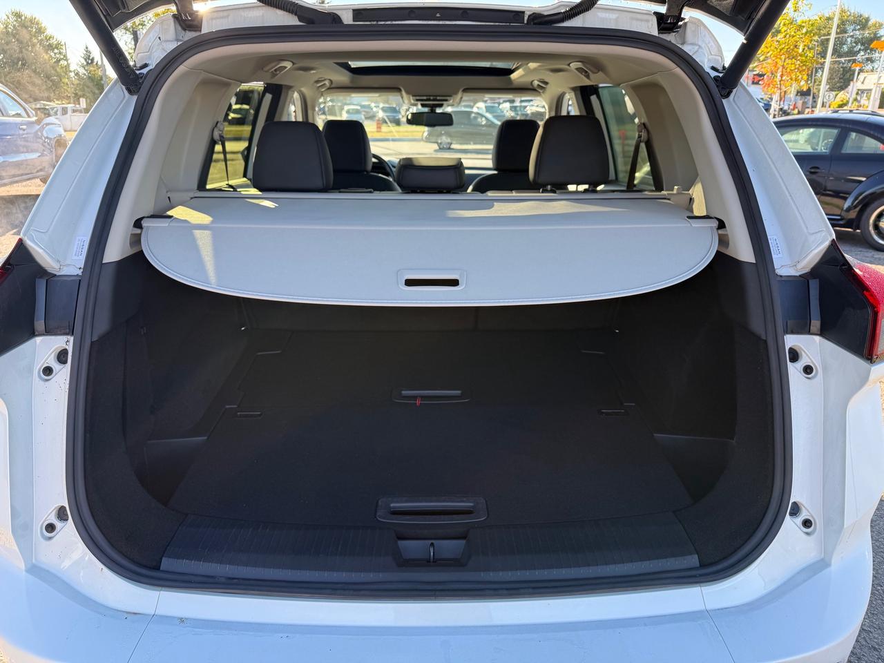 2025 Nissan Rogue Platinum Pano Roof! NAV! Leather! Photo