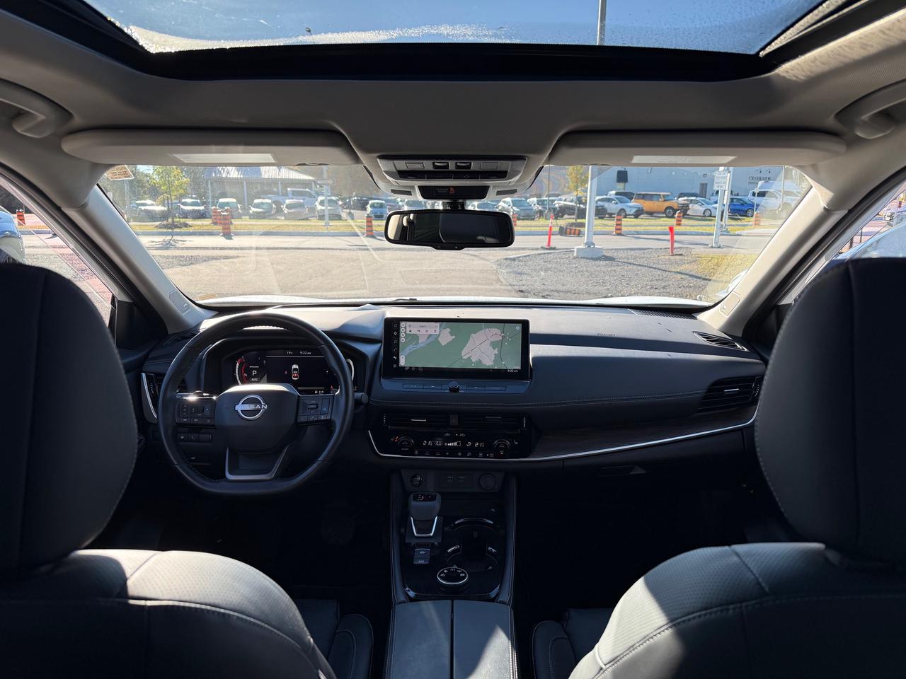 2025 Nissan Rogue Platinum Pano Roof! NAV! Leather! Photo