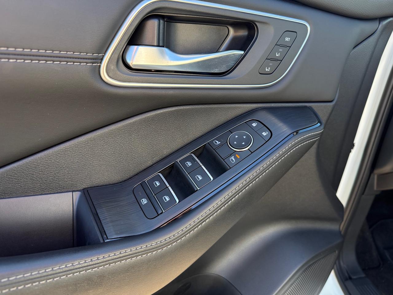 2025 Nissan Rogue Platinum Pano Roof! NAV! Leather! Photo