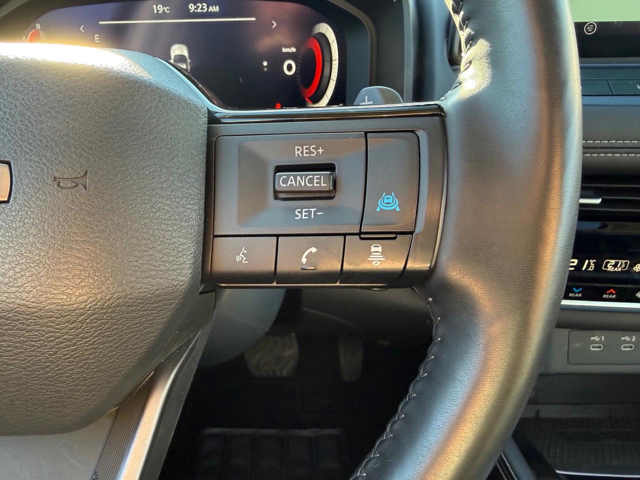 2025 Nissan Rogue Platinum Pano Roof! NAV! Leather! Photo