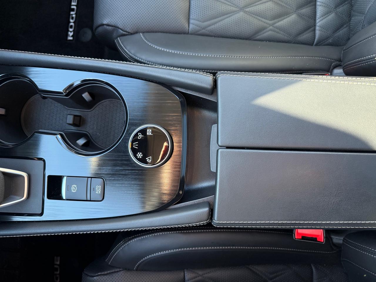 2025 Nissan Rogue Platinum Pano Roof! NAV! Leather! Photo