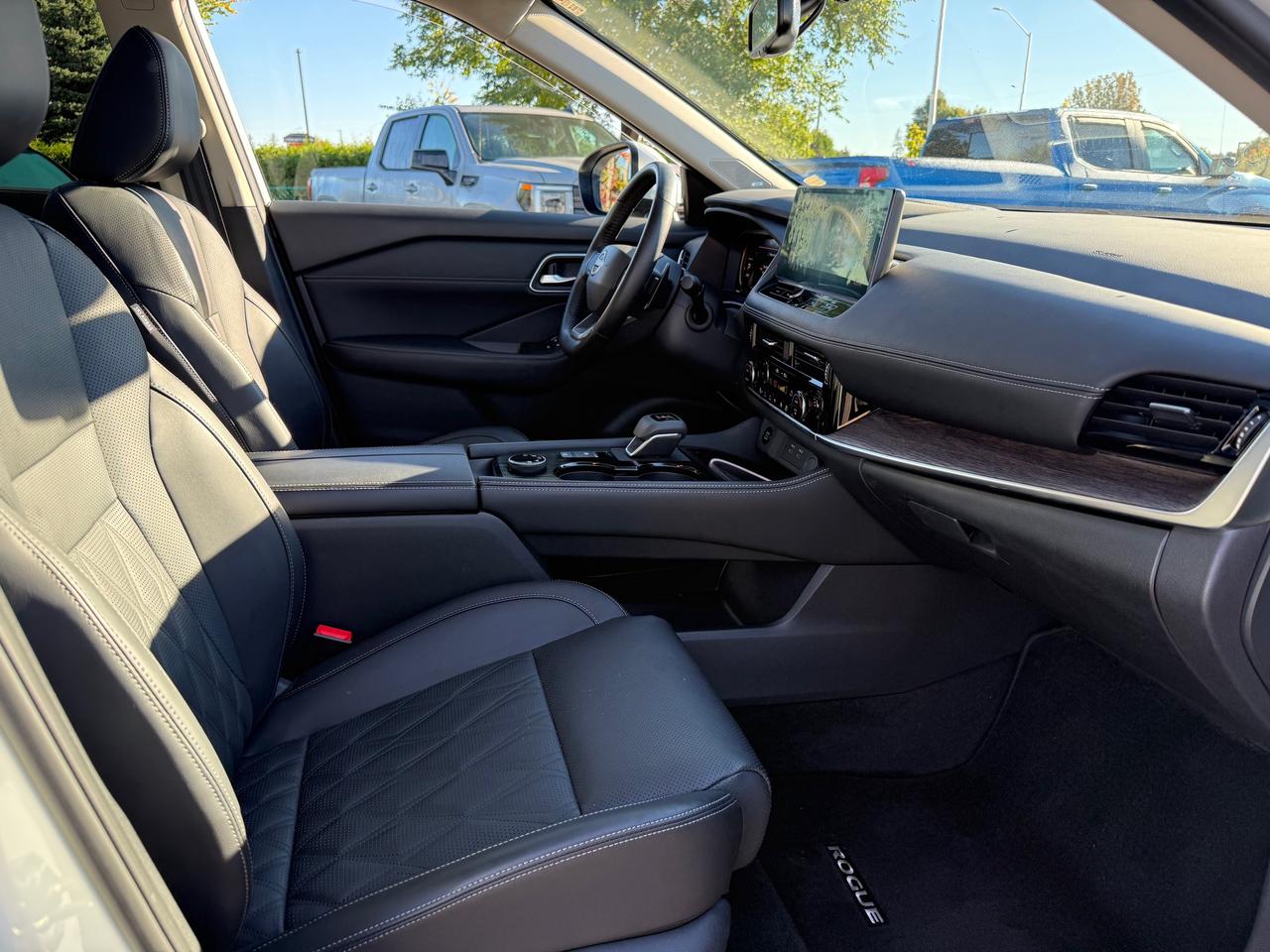 2025 Nissan Rogue Platinum Pano Roof! NAV! Leather! Photo