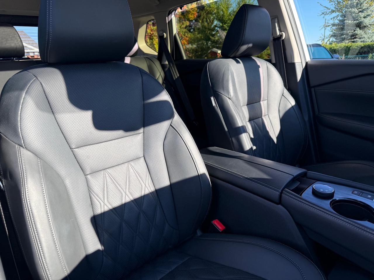 2025 Nissan Rogue Platinum Pano Roof! NAV! Leather! Photo