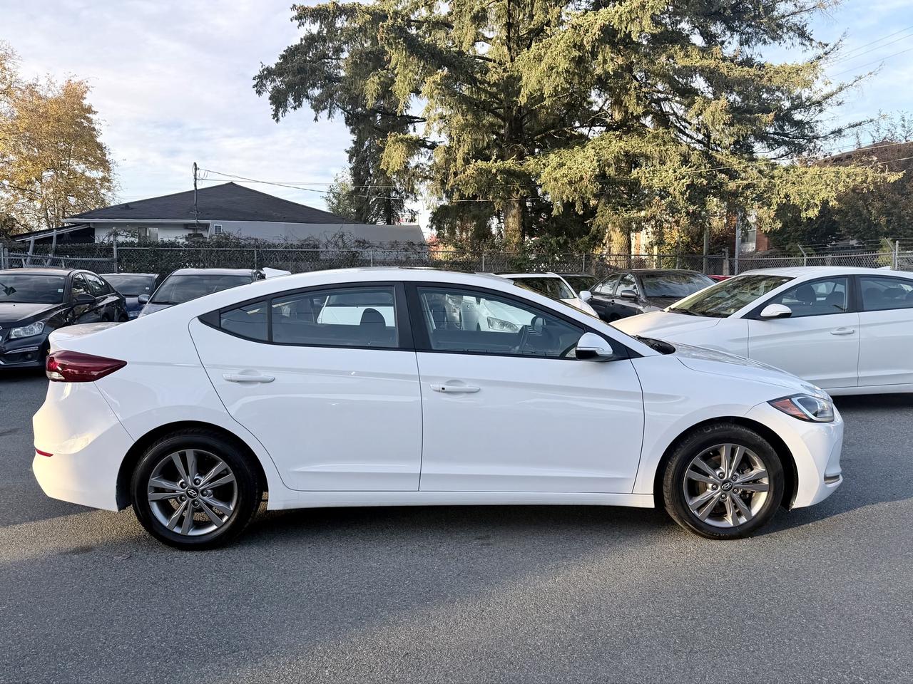 2018 Hyundai Elantra FINANCING AVAILABLE Photo5