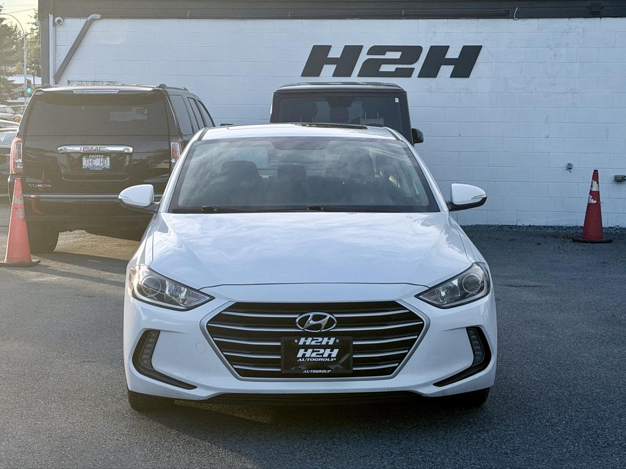2018 Hyundai Elantra FINANCING AVAILABLE Photo3