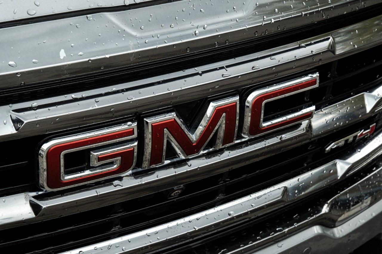 2024 GMC Terrain AWD AT4 Photo