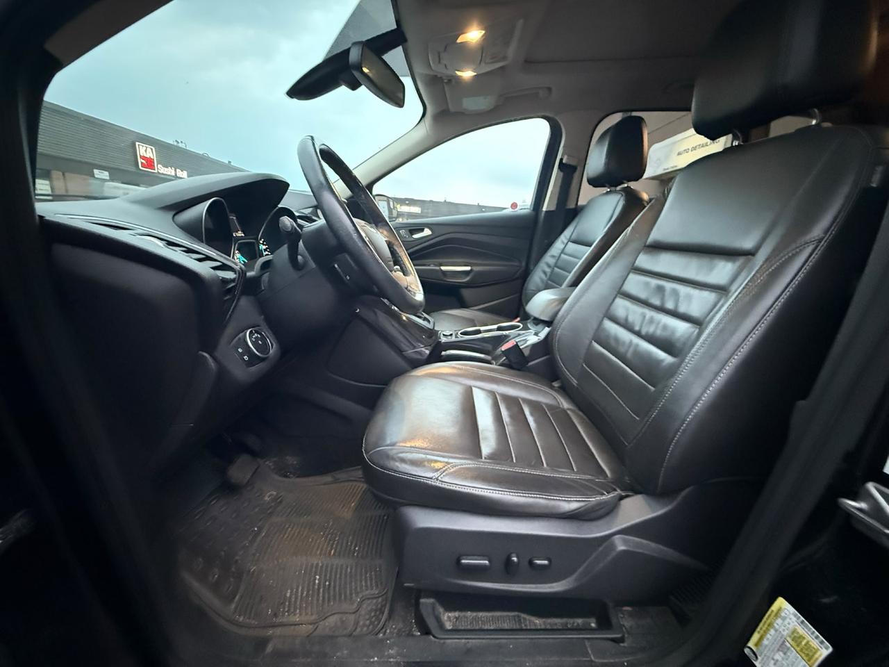 2016 Ford Escape Titanium| CLEAN CARFAX| NO CLAIMS Photo