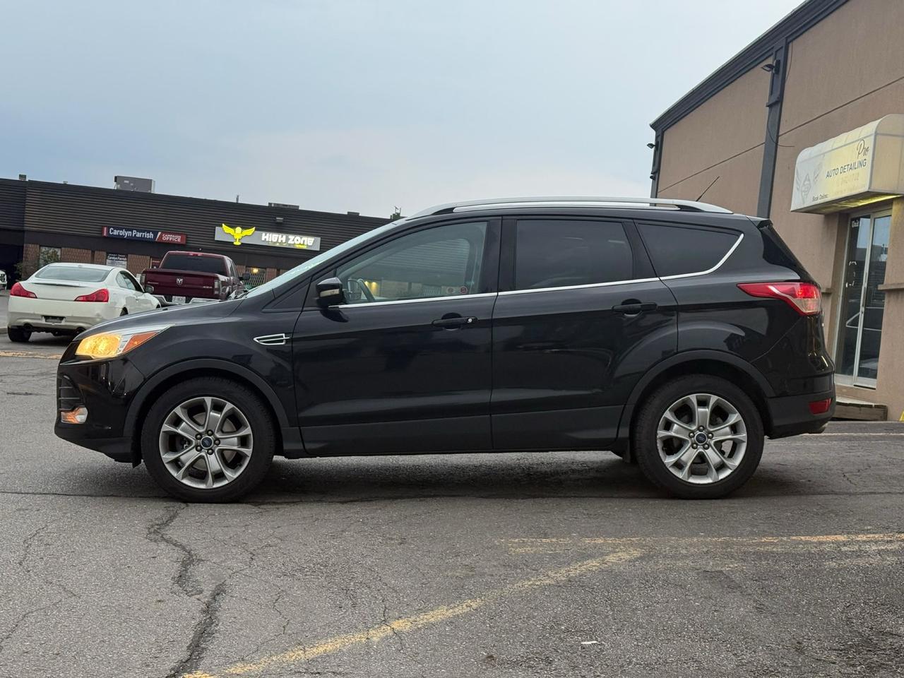 2016 Ford Escape Titanium| CLEAN CARFAX| NO CLAIMS Photo