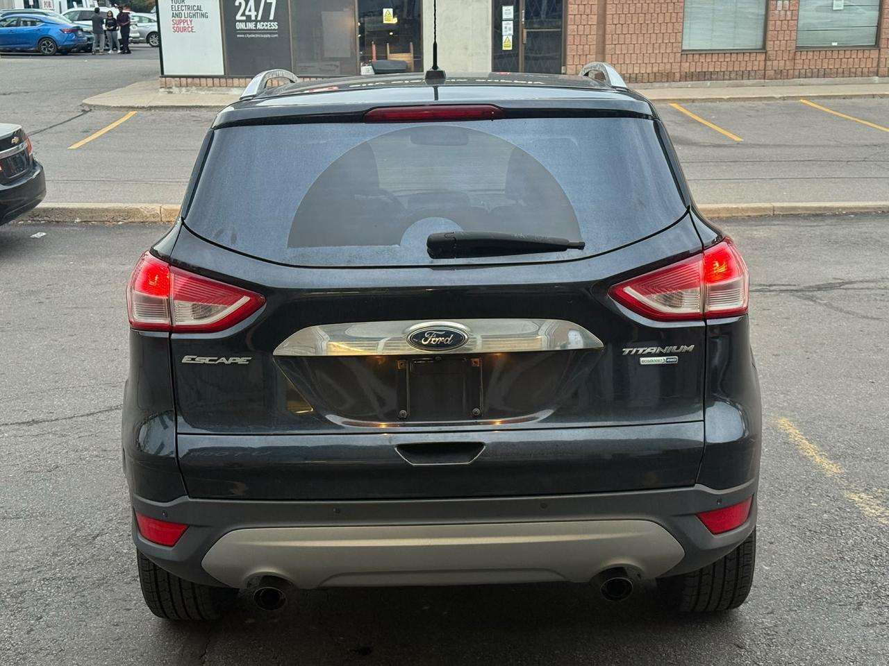 2016 Ford Escape Titanium| CLEAN CARFAX| NO CLAIMS Photo