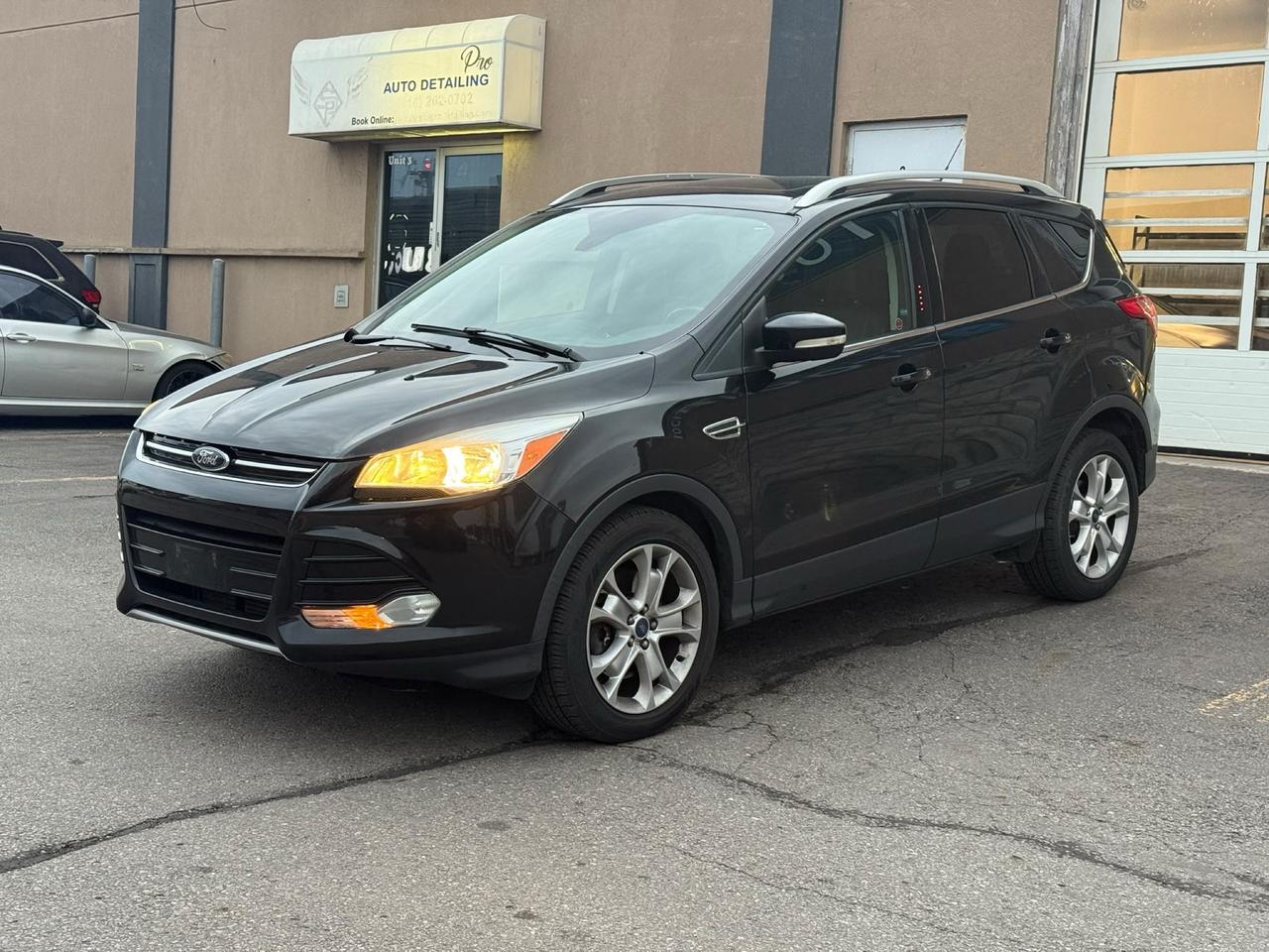2016 Ford Escape Titanium| CLEAN CARFAX| NO CLAIMS - Photo #1