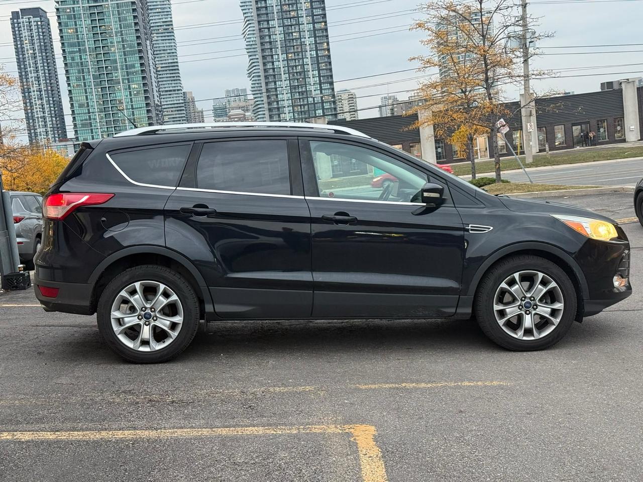 2016 Ford Escape Titanium| CLEAN CARFAX| NO CLAIMS Photo