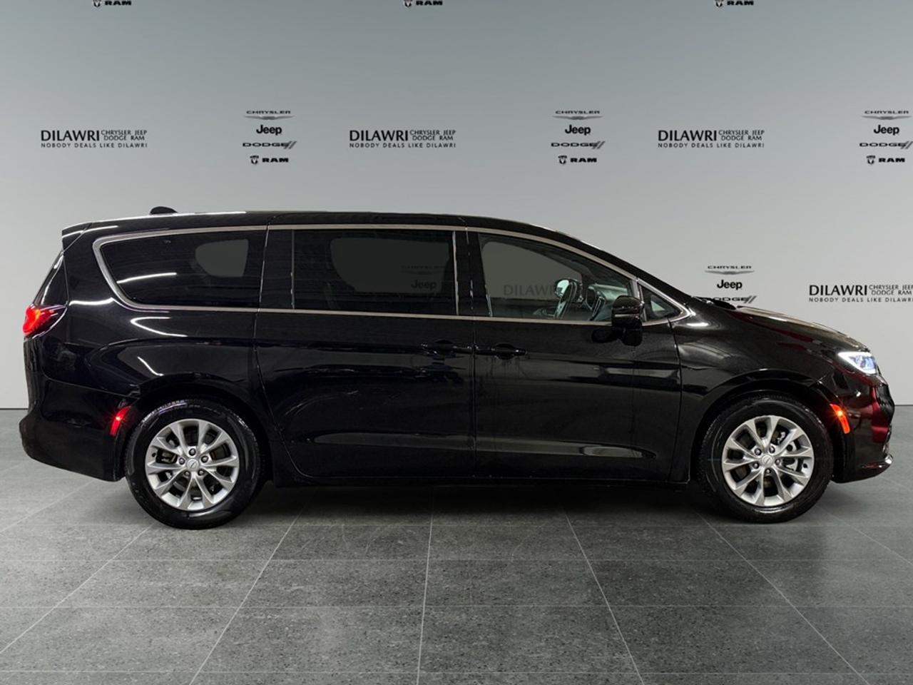 2026 Chrysler Pacifica Limited FWD Photo