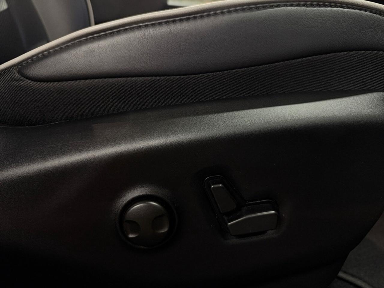 2026 Chrysler Pacifica Limited FWD Photo