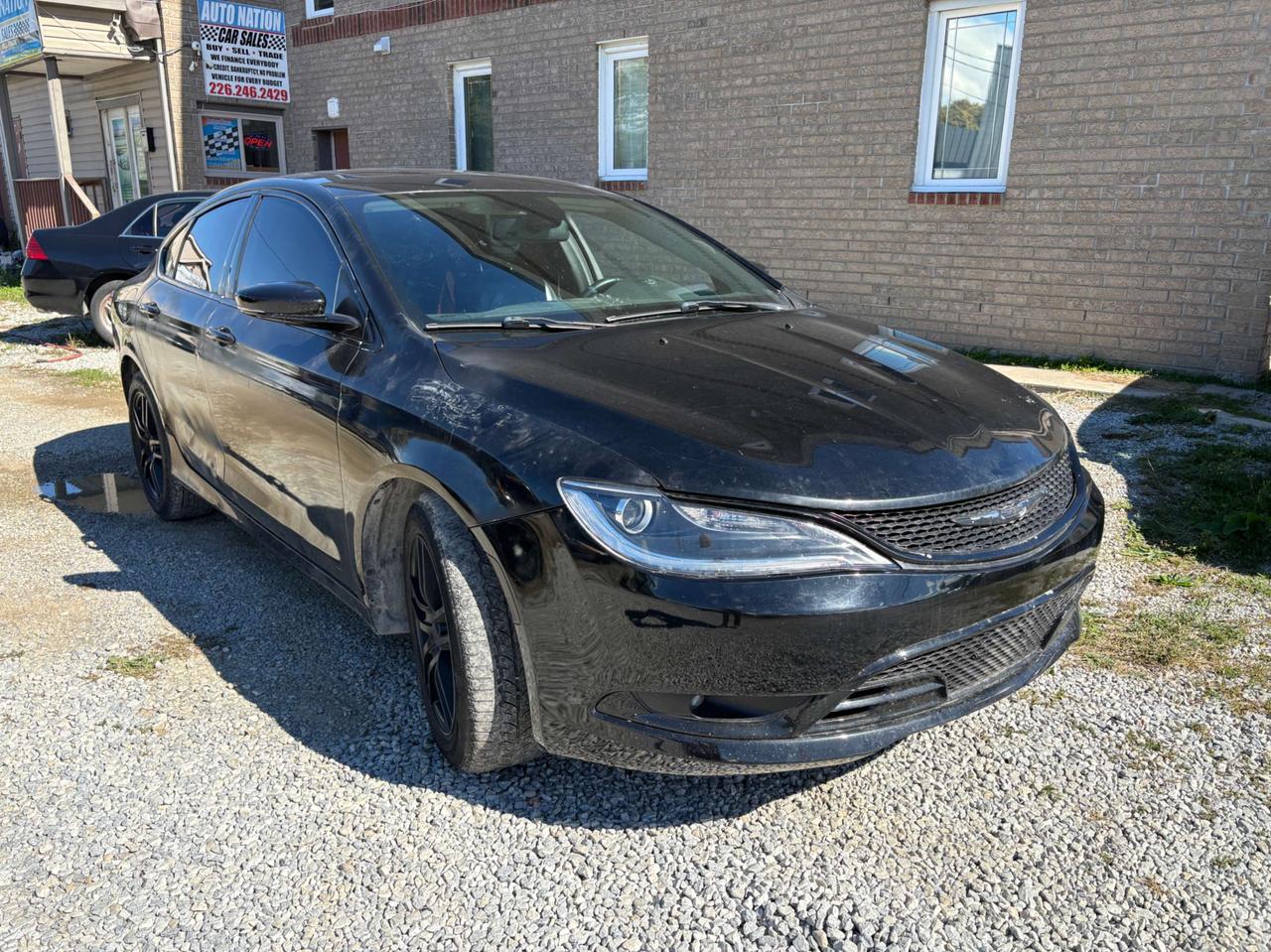 2015 Chrysler 200 4dr Sdn C FWD Photo2