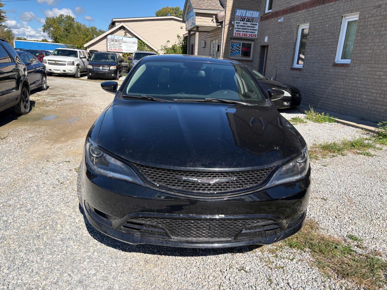 2015 Chrysler 200 4dr Sdn C FWD Photo1